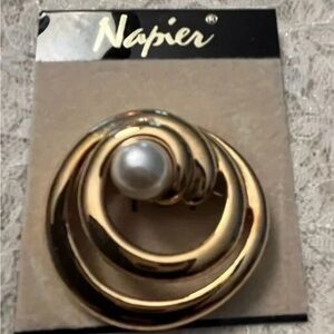 Napier/ vintage Gold Swirl Brooch with Pearl Accent